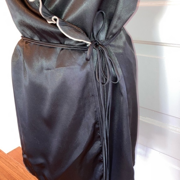 ADORABLE Black Nightie And Robe - Picture 11 of 15